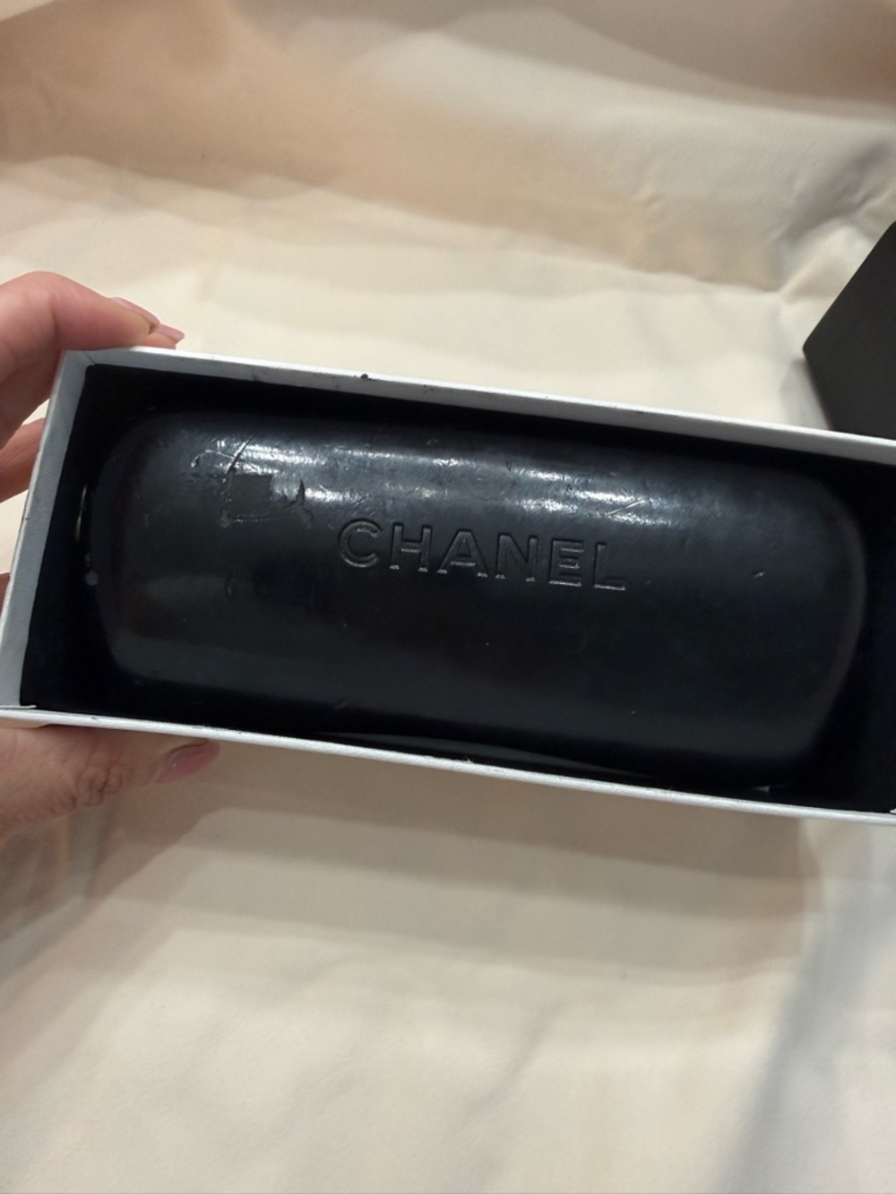Chanel Camellia Sunglasses – Black Frame with CC Logo - Picture 10 of 14